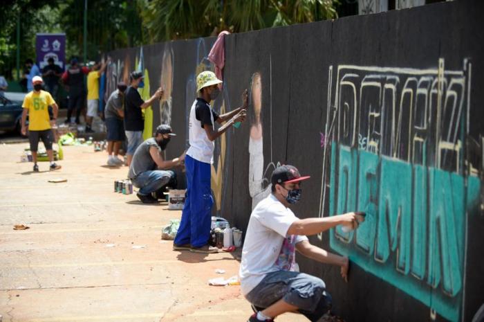 Parceria com a Prefeitura, coletivo de grafiteiros revitaliza espaço na região central de Guarulhos