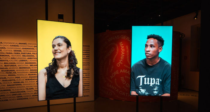 Nova exposição do Museu da Língua Portuguesa celebra a fala e os sotaques brasileiros